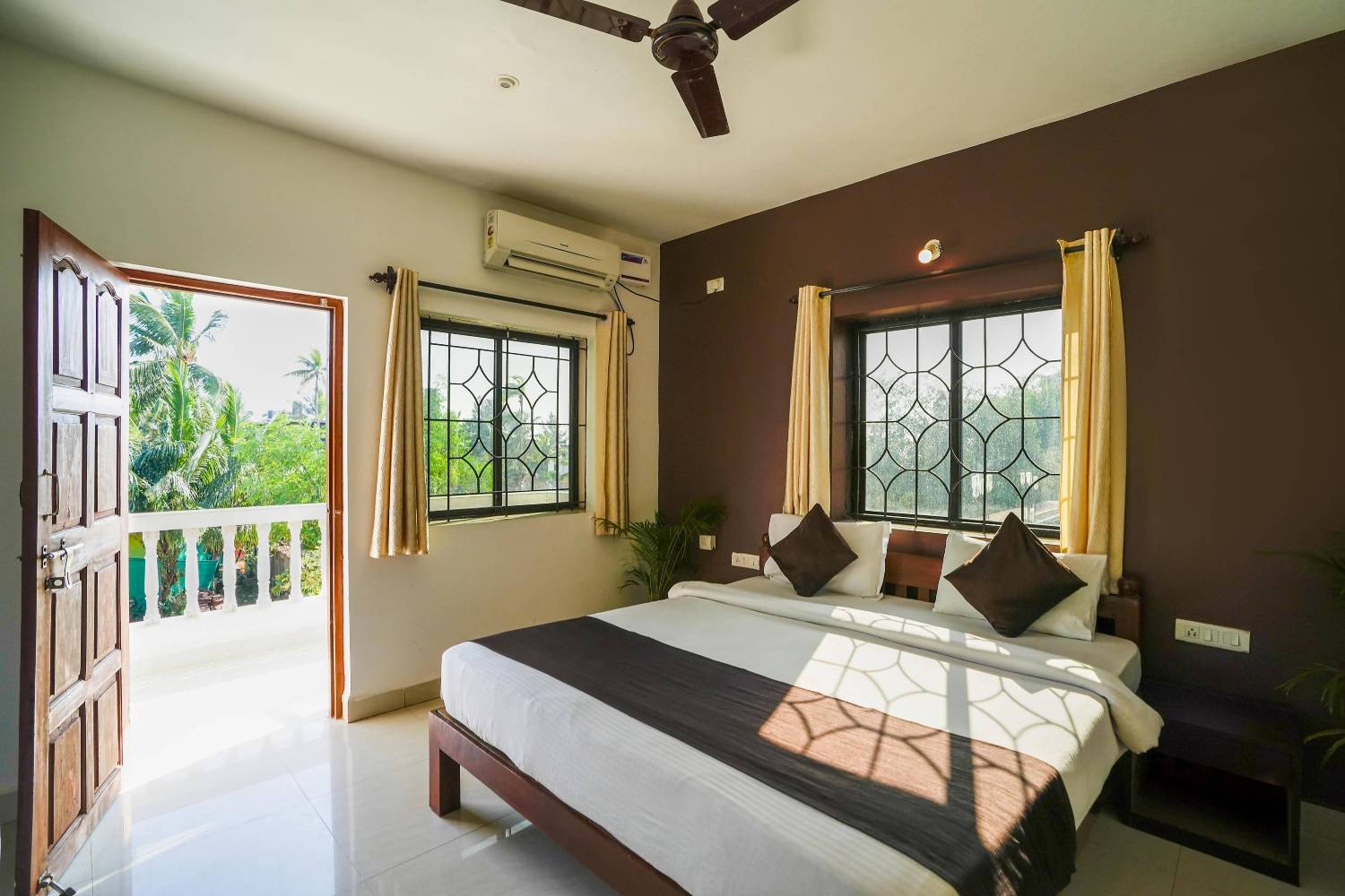 Deluxe Room with Balcony Image